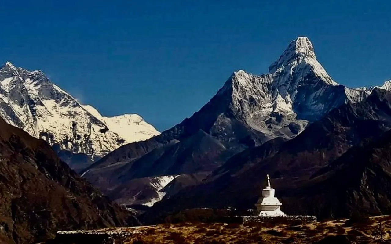 Ama Dablam Base Camp Trekking